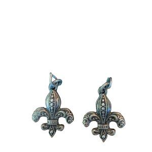 🍒 2/$20 🍒 Pair of Vintage Fleur de Lis Pewter Earrings with Black Stone On Top